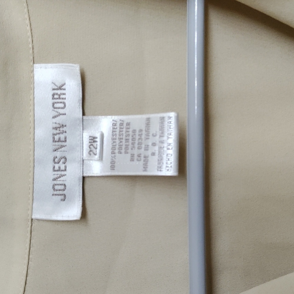 💥 5/$10 💥 🌼 Jones New York women top - Picture 4 of 6